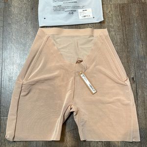 SKIMS SHEER SCULPT LOW BACK SHORT